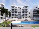 Apartament modern cu piscină comunitară și terasă, situat aproape de plajă
