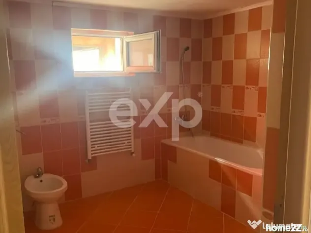 Casă / Vilă cu 6 camere de vânzare Leontinesti - Bacau