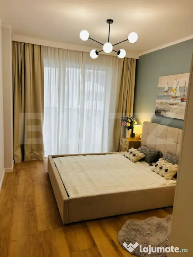 Apartament 3 camere, LUX, intermediar, garaj, CF iesit, zona