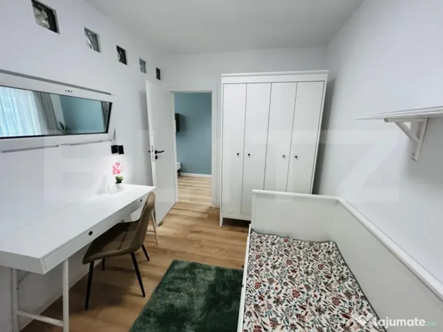 Apartament 3 camere, LUX, intermediar, garaj, CF iesit, zona