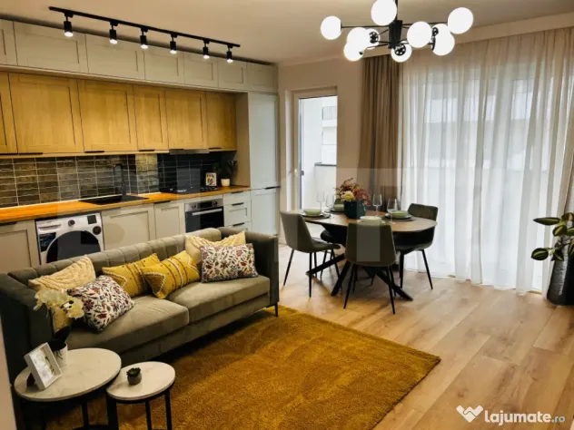 Apartament 3 camere, LUX, intermediar, garaj, CF iesit, zona