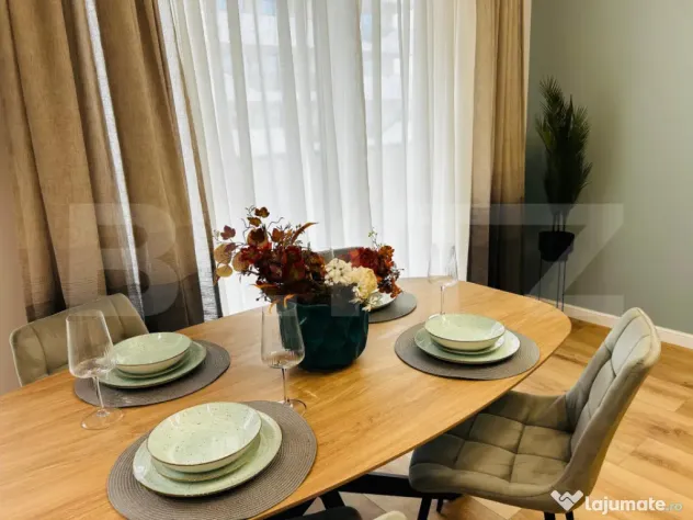 Apartament 3 camere, LUX, intermediar, garaj, CF iesit, zona