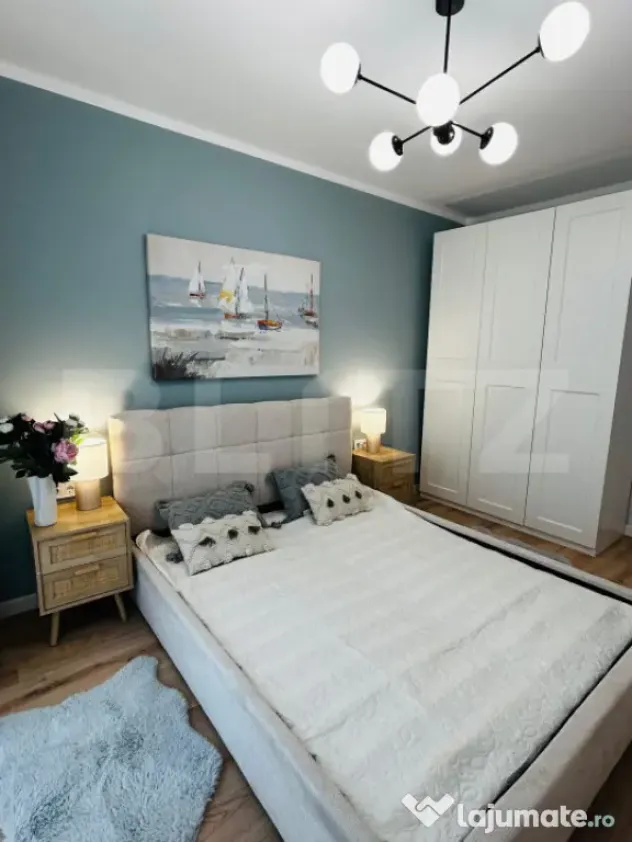 Apartament 3 camere, LUX, intermediar, garaj, CF iesit, zona