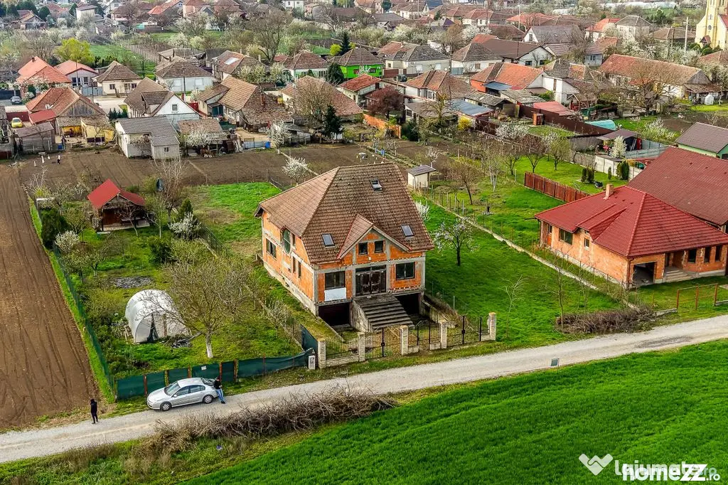 PRET NOU! Casă 6 camere - la roșu - Zimandcuz, Arad –...
