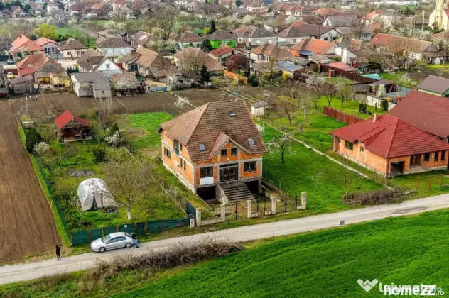 PRET NOU! Casă 6 camere - la roșu - Zimandcuz, Arad –...