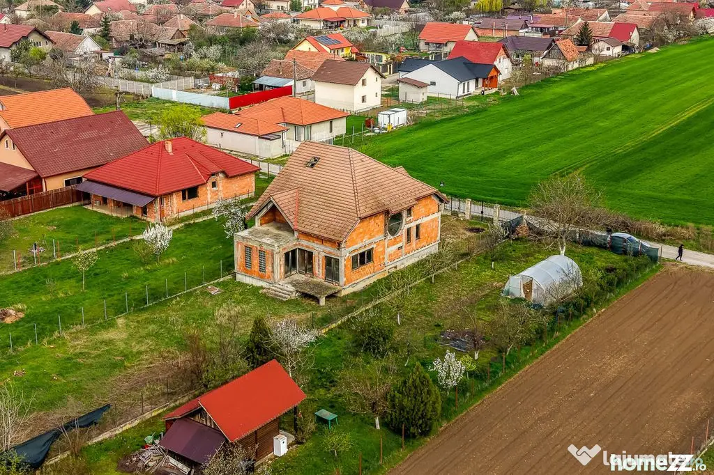 PRET NOU! Casă 6 camere - la roșu - Zimandcuz, Arad –...