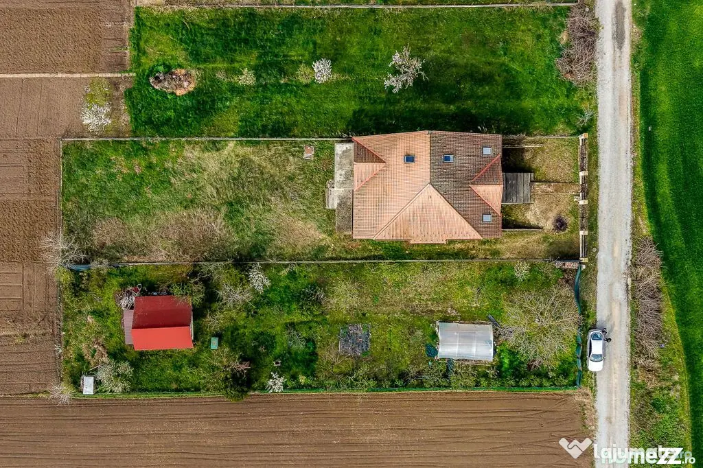 PRET NOU! Casă 6 camere - la roșu - Zimandcuz, Arad –...