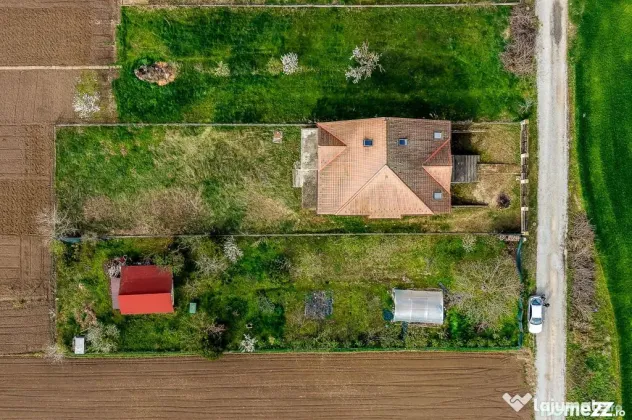 PRET NOU! Casă 6 camere - la roșu - Zimandcuz, Arad –...