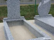 Monumente funerare si rastigniri