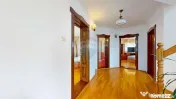 VILĂ CU IAZ ȘI 2.418 MP TEREN | GHIMBAV – LIVADA | CO... 