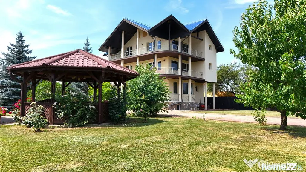 VILĂ CU IAZ ȘI 2.418 MP TEREN | GHIMBAV – LIVADA | CO... - Ghimbav (Brasov)