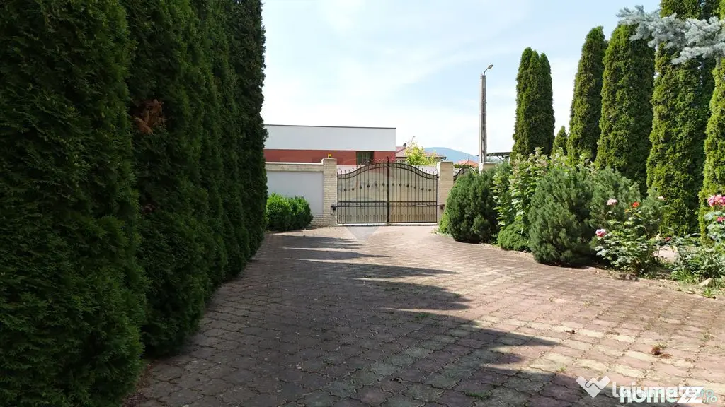 VILĂ CU IAZ ȘI 2.418 MP TEREN | GHIMBAV – LIVADA | CO... - Ghimbav (Brasov)