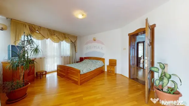 VILĂ CU IAZ ȘI 2.418 MP TEREN | GHIMBAV – LIVADA | CO... - Ghimbav (Brasov)