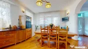 VILĂ CU IAZ ȘI 2.418 MP TEREN | GHIMBAV – LIVADA | CO... 