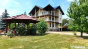 VILĂ CU IAZ ȘI 2.418 MP TEREN | GHIMBAV – LIVADA | CO... 