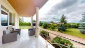 VILĂ CU IAZ ȘI 2.418 MP TEREN | GHIMBAV – LIVADA | CO... 