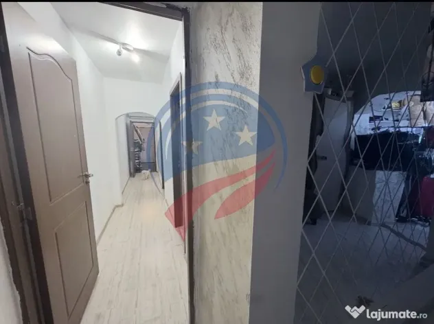 Apartament 3 camere decomandat Craiovita Noua-Scoala nr. 33