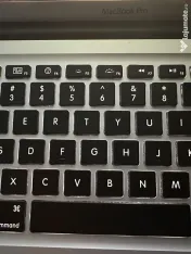 Laptop MacBook 15,4” - Intel Core i7, 8 GB RAM, 240 SSD. 