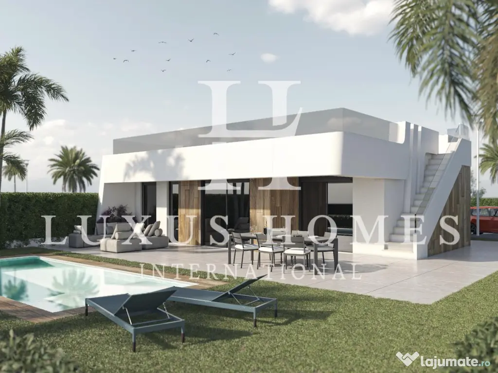 Vilă spațioasă cu terasă pe acoperiș și piscină privată pe un teren de golf