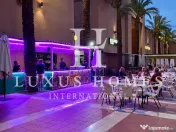 Vilă spațioasă cu terasă pe acoperiș și piscină privată  pe un teren de golf 