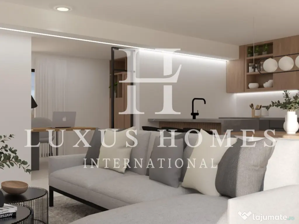 Vilă spațioasă cu terasă pe acoperiș și piscină privată pe un teren de golf