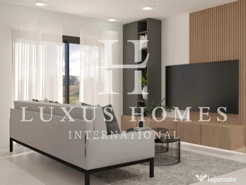 Vilă spațioasă cu terasă pe acoperiș și piscină privată pe un teren de golf