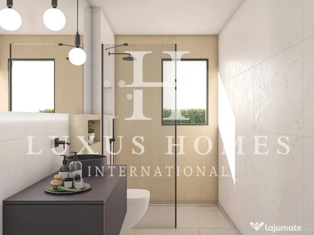 Vilă spațioasă cu terasă pe acoperiș și piscină privată pe un teren de golf