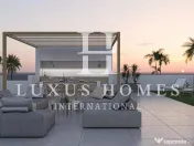 Vilă spațioasă cu terasă pe acoperiș și piscină privată  pe un teren de golf 