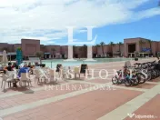 Vilă spațioasă cu terasă pe acoperiș și piscină privată  pe un teren de golf 