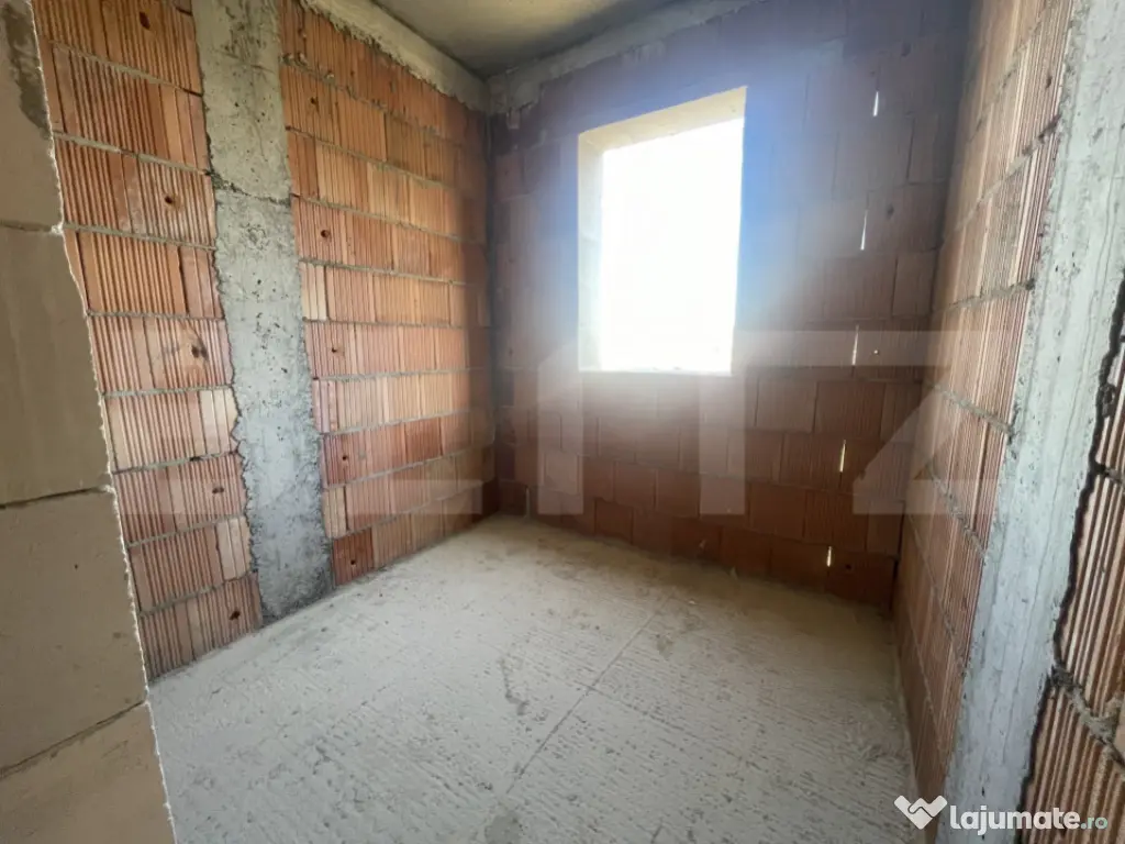 Apartament 3 camere dispus pe două niveluri cu gradina