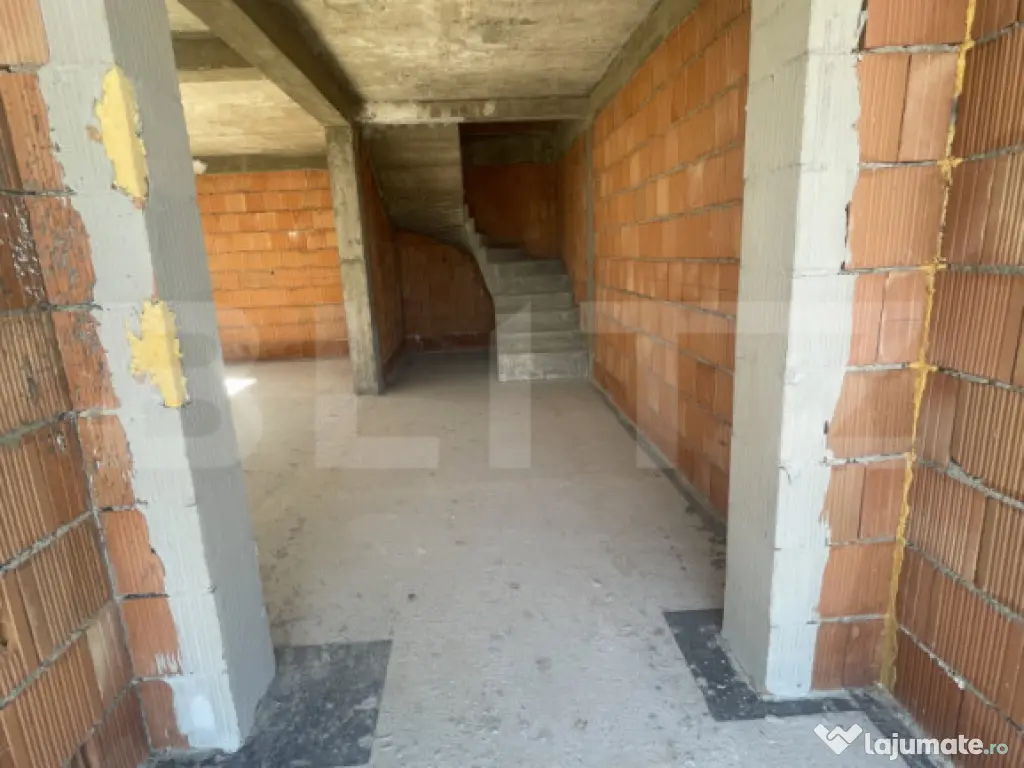 Apartament 3 camere dispus pe două niveluri cu gradina