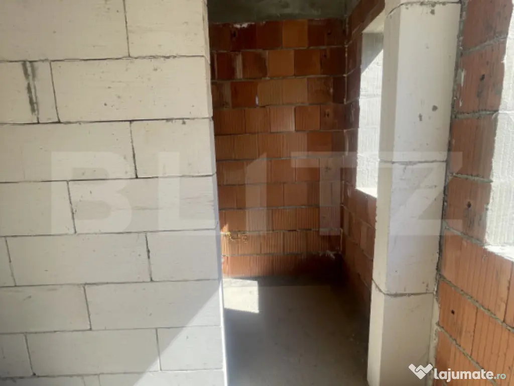 Apartament 3 camere dispus pe două niveluri cu gradina