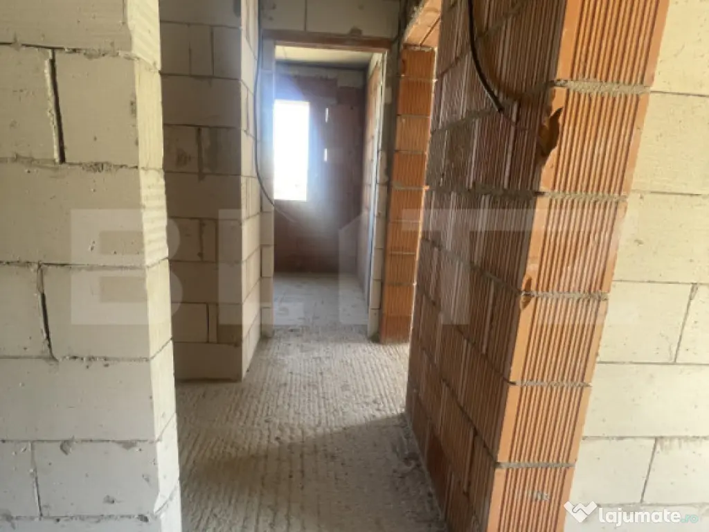 Apartament 3 camere dispus pe două niveluri cu gradina