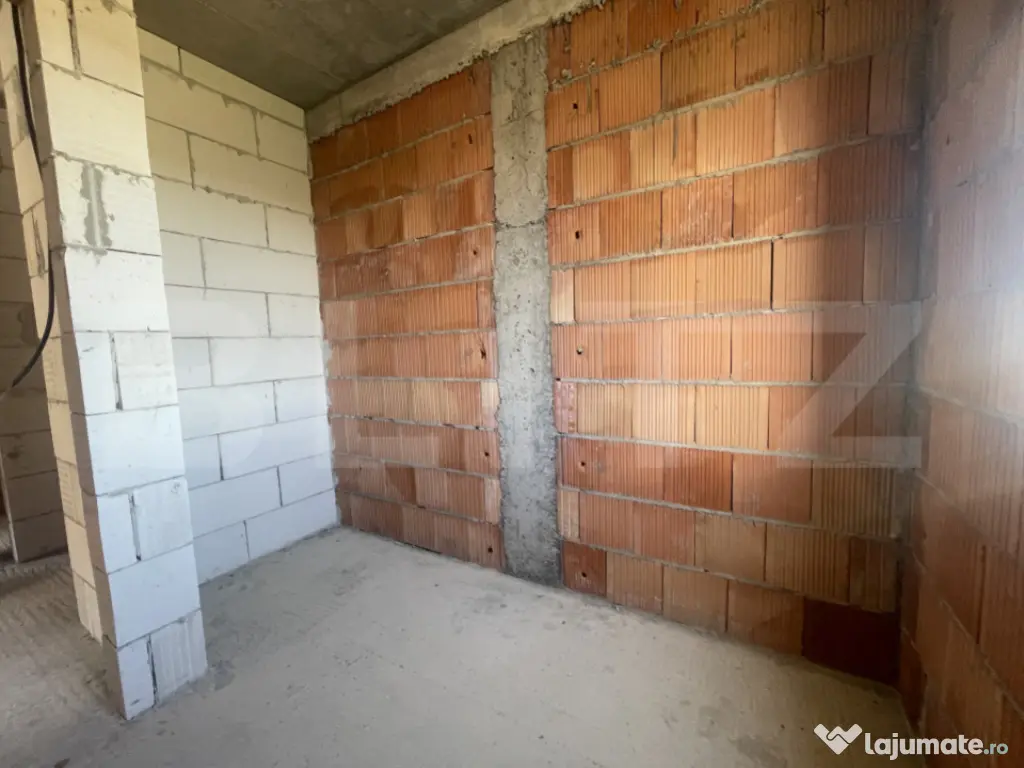 Apartament 3 camere dispus pe două niveluri cu gradina