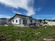 Casă pe un singur nivel, 4 camere, teren 612 mp, finisată 