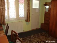 dau in chirie o camera la casa