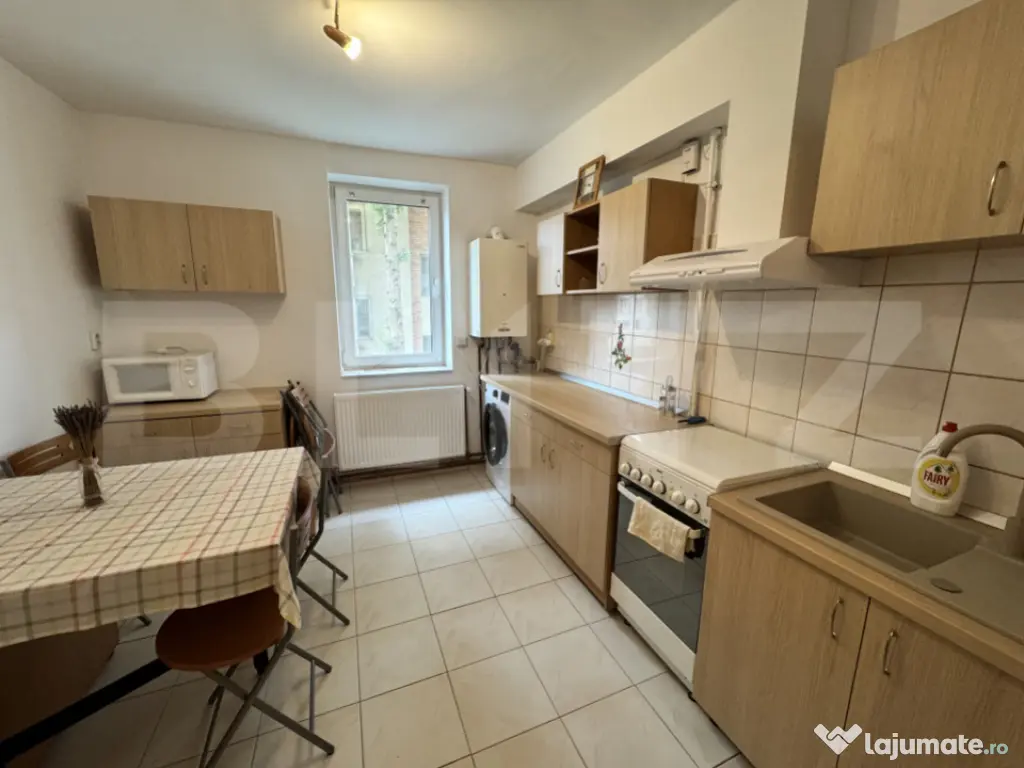 Apartament cu 3 camere de închiriat, parter, complet utilat