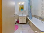 Tur 3D! Decomandat si ergonomic configurat, Semicentral, Bra 