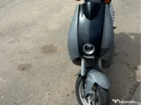 Vând scuter Peugeot