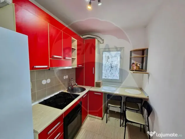 Apartament cu 2 camere de închiriat, loc de parcare, Are...