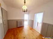 Nivel in vila, 4 camere, cu garaj, curte proprie, Central, 