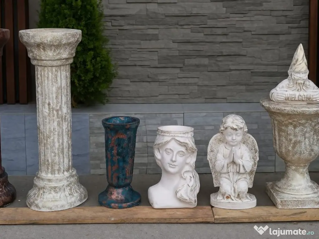 Vănd diverse decorațiuni de grădină la cele mai bune preturi.