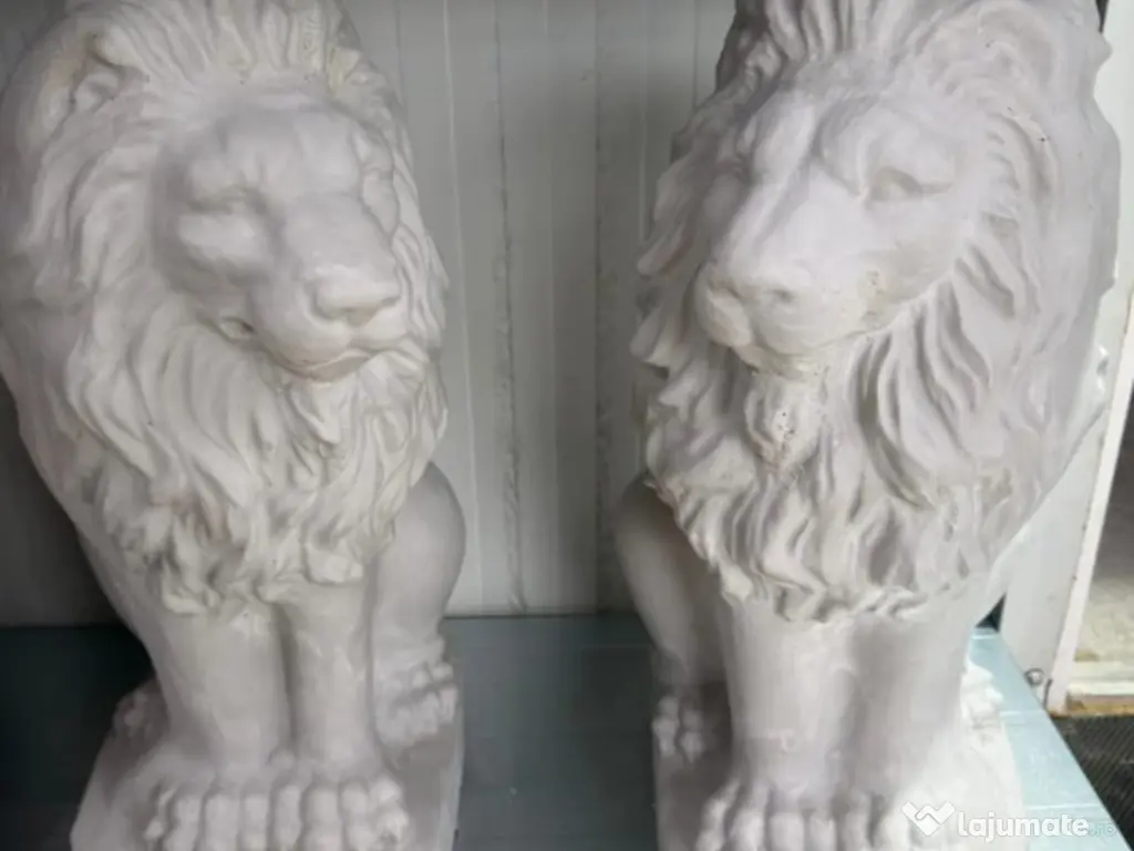 Vănd diverse decorațiuni de grădină la cele mai bune preturi.