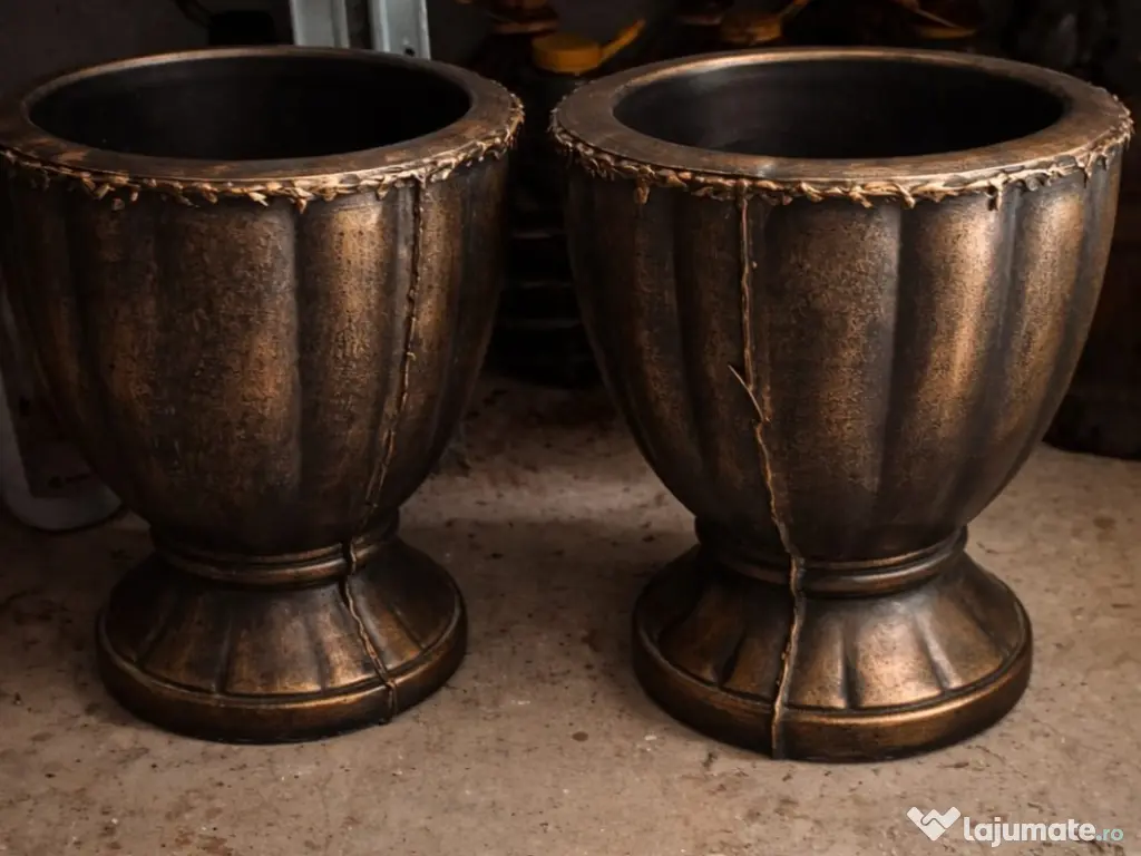 Vănd diverse decorațiuni de grădină la cele mai bune preturi.