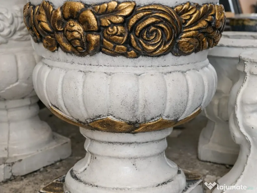 Vănd diverse decorațiuni de grădină la cele mai bune preturi.