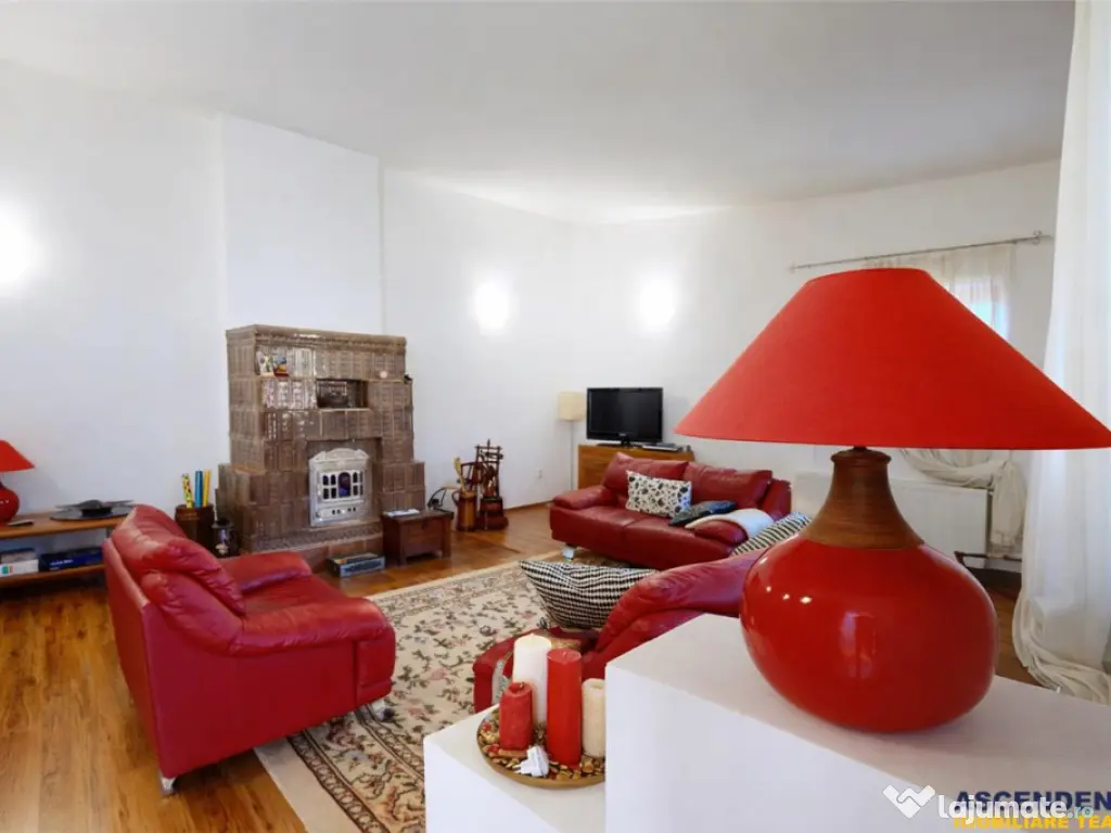 Tur LIVE!Casa cu arhitectura traditionala, curte spatioasa,f