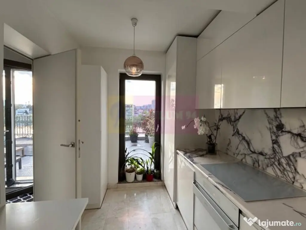 Vanzare ap. 3 cam. cu vedere panoramica pe malul lacului ...