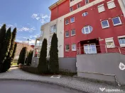 De | 3 camere decomandat, parcare si boxa 