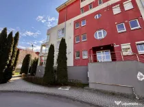 De | 3 camere decomandat, parcare si boxa