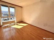 De | 3 camere decomandat, parcare si boxa 